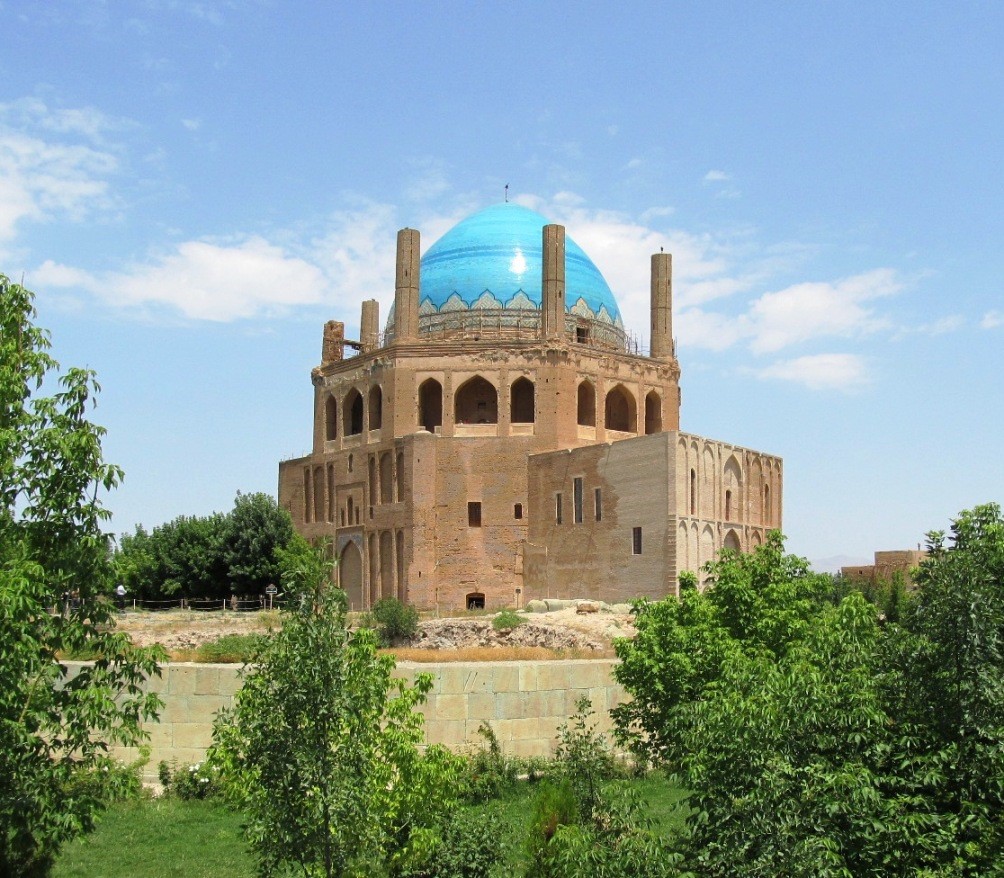 مشابهتِ سازه گنبد سلطانیه در زنجان با مقبره سلطان سنجر در مرو